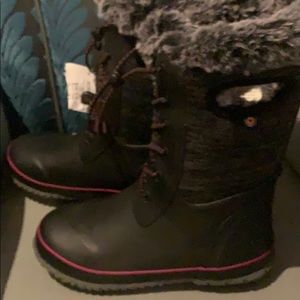 NWT Bogs rain/snow boot size 6